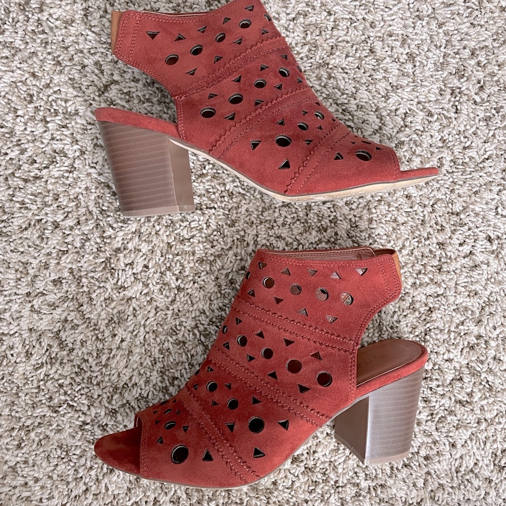 Maurice’s Heels size 9